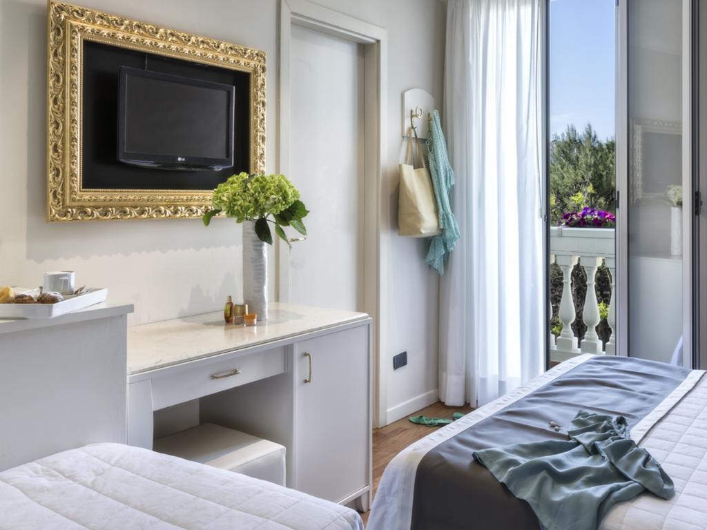 Novecento Suite Hotel ริชโชเน ภายนอก รูปภาพ